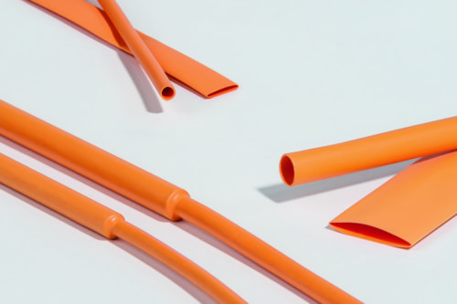Orangefarbene Schläuche: Ein Zeichen der Zeit