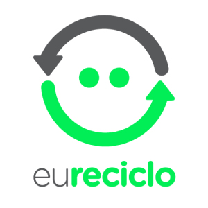 Atributo de comunicação visual que representa duas flechas que simbolizam a reciclagem e formam um rosto sorrindo. O texto da imagem mostra o nome da marca eureciclo.